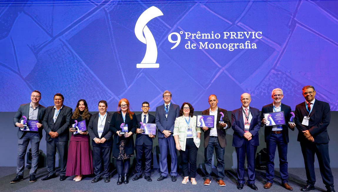 Eles receberam troféu, certificado e premiação em dinheiro em frente a uma plateia lotada, composta por especialistas e autoridades do setor