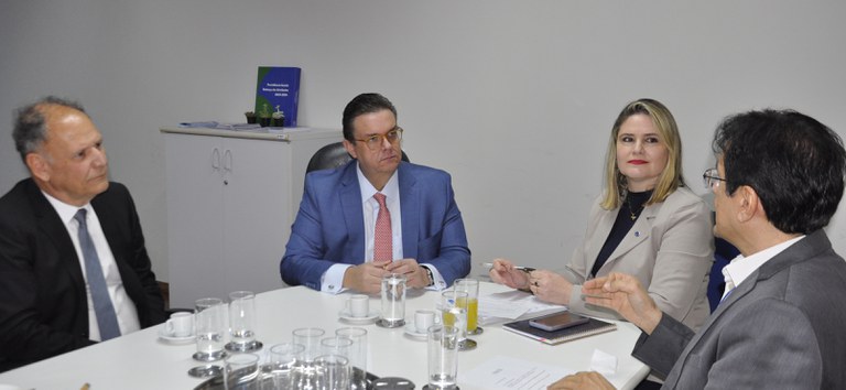 FOTO VISITA MINISTRO REUNIÃO CTO.JPG