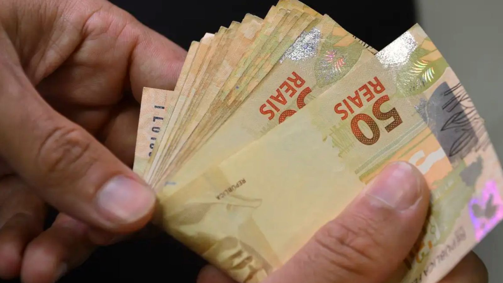 Aposentados e pensionistas do INSS têm 13° salário antecipado para os meses de abril e maio