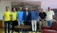 Ministro Lupi se reúne com representantes de taxistas no RJ