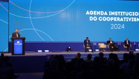 Carlos Lupi: “Cooperativismo é um elo essencial da Previdência Social”
