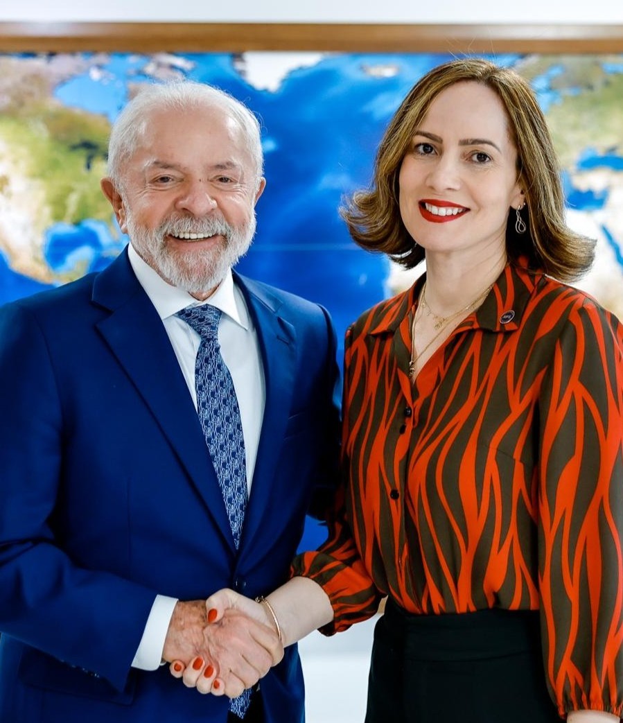 Ana Cristina Silveira assume comando do INSS