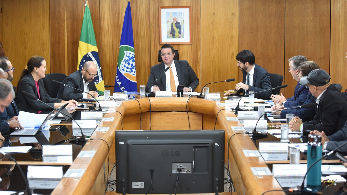 Wolney Queiroz se solidarizou com as famílias impactadas na abertura da reunião do Conselho Nacional de Previdência Social