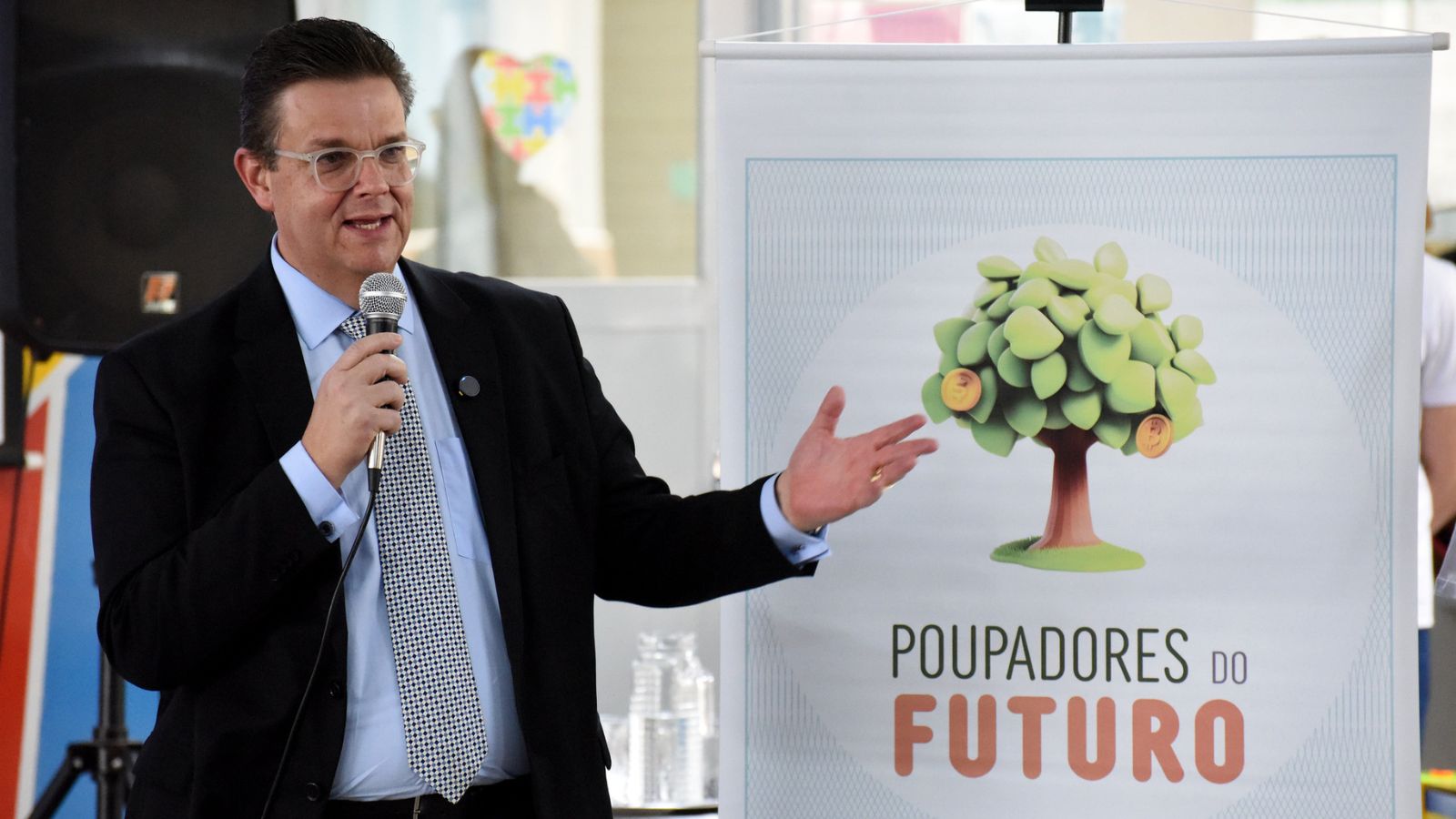 Ministro Wolney Queiroz visita duas escolas com ações do projeto no Distrito Federal
