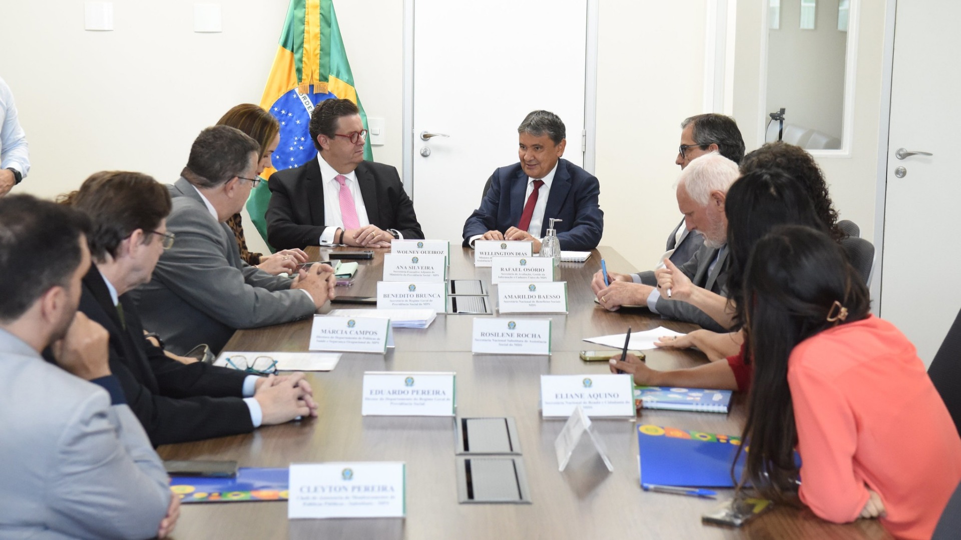 Objetivo do encontro foi alinhar estratégias para assegurar o melhor caminho de acesso a benefícios sociais pela população