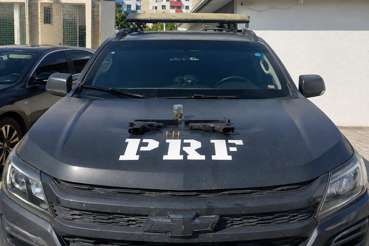 Investigação apura se as armas seriam entregues a uma organização criminosa