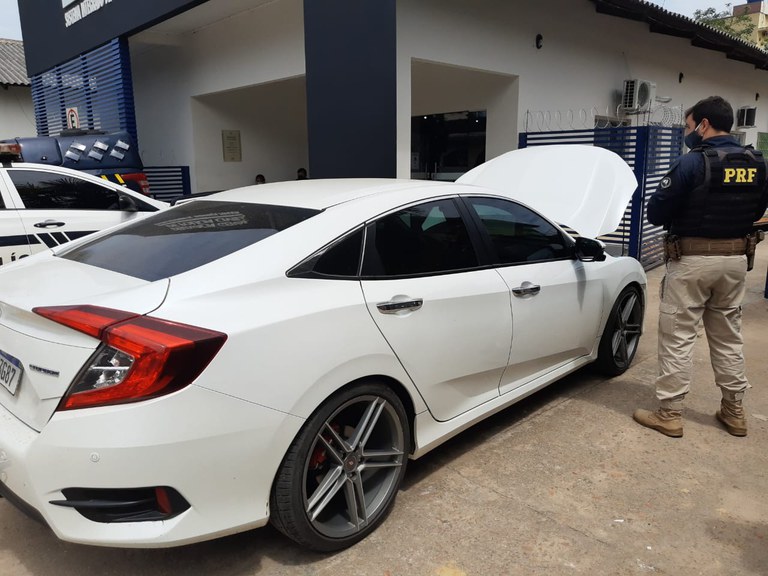 PRF apreende veículo roubado em Cruzeiro do Sul/AC
