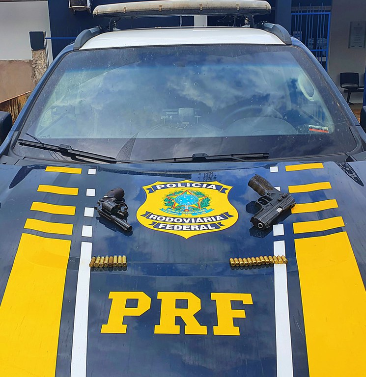 Dois homens são detidos pela PRF por porte ilegal de arma de fogo em Senador Guiomard