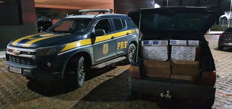 PRF no Acre faz apreensão de cigarros contrabandeados