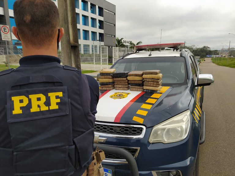 PRF apreende 16,5 kg de skunk na rodovia AC40