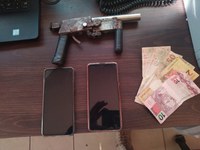 PRF intercepta táxi roubado e prende um em flagrante em Rio Branco