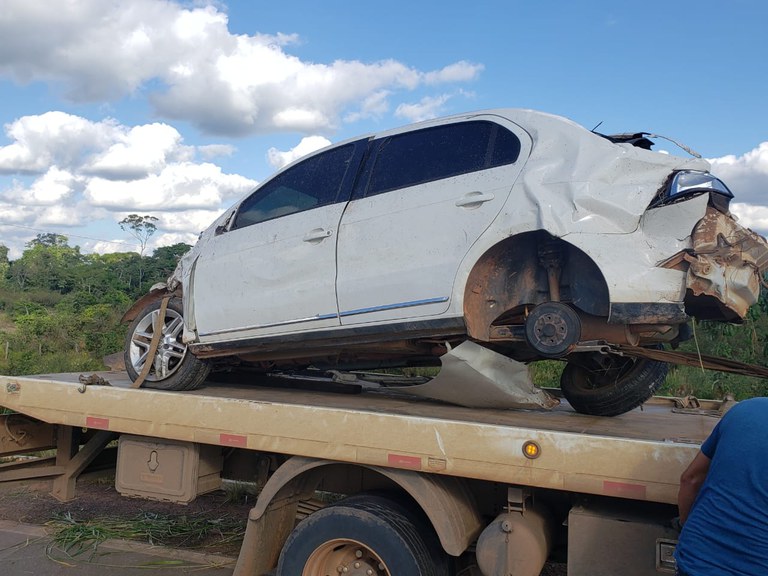 PRF recupera veículo furtado de residência no município de Plácido de Castro/AC
