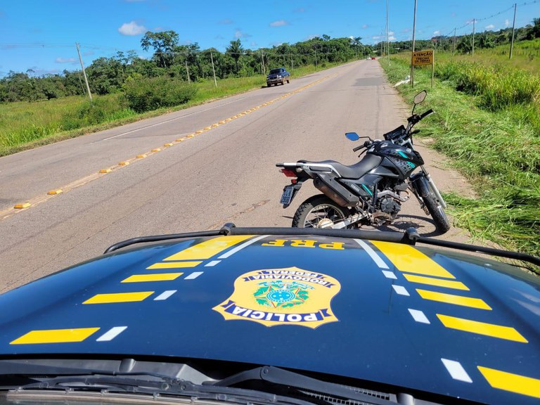 Motocicleta roubada foi encontrada pela PRF abandonada na BR 364