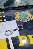 Três pessoas com mandado de prisão em aberto foram presas pela PRF, ontem