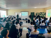 PRF realiza palestra para alunos em escola de Rondônia