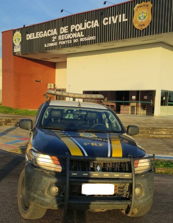 Condutor é preso pela PRF após furar bloqueio policial