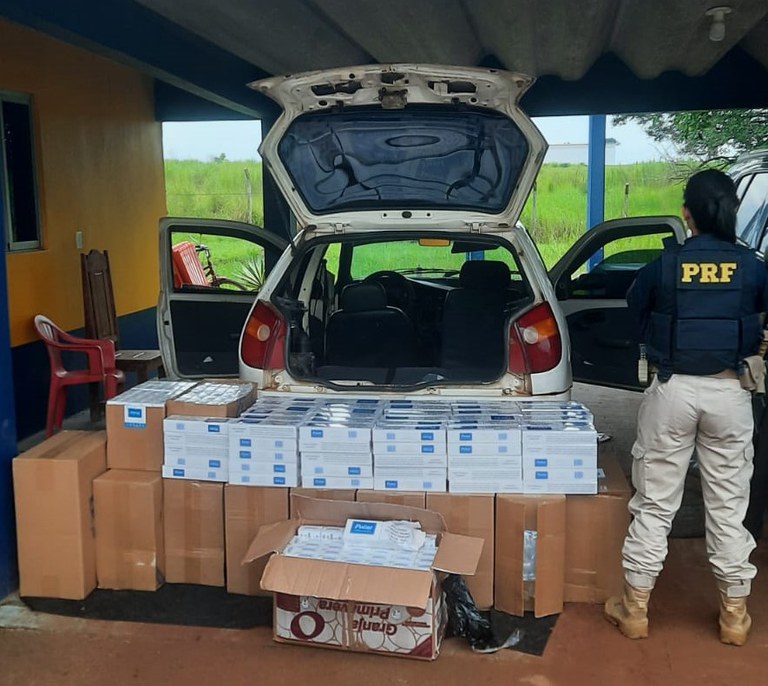 PRF encontra ve´´ículo com cigarros contrabandeados