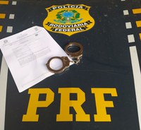 Homem com mandado de prisão em aberto é preso durante fiscalização da PRF