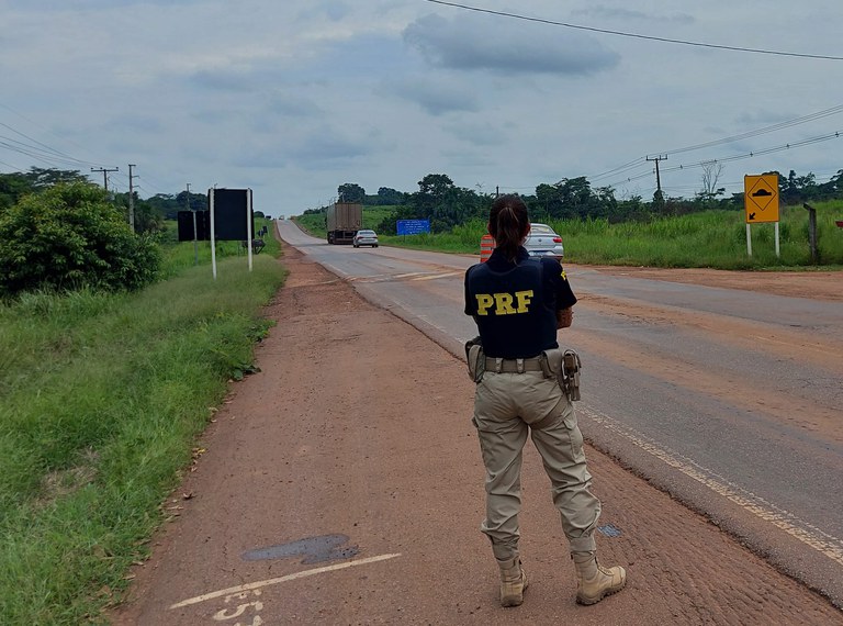 Homem com mandado de prísão em aberto é preso durante abordagem da PRF