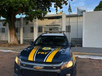 PRF prende homem por uso de documento falso e mandados de prisão em aberto em Epitaciolândia - AC