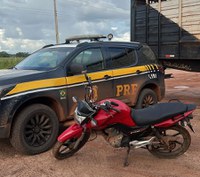 PRF recupera na divisa mais duas motocicletas roubadas e prende homem por dívidas alimentícias no Acre