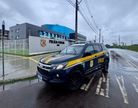 PRF apreende cerca de 93 kg de cocaína escondidos em fundo falso de veículo na BR-317