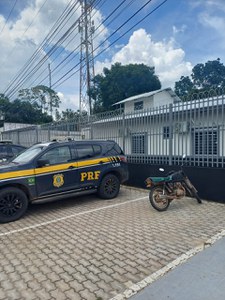 PRF apreende motocicleta com sinais de adulteração na BR-364 em Rodrigues Alves