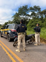 PRF recupera veículo roubado e identifica adulteração de sinal identificador em ações no Acre