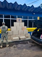 PRF apreende carga de cigarros e mercadorias estrangeiras na BR-364 em Senador Guiomard
