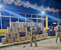 PRF apreende carga de cigarros e desodorantes contrabandeados em Rio Branco (AC)
