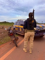 PRF recupera motocicleta roubada em Boca do Acre/AM durante fiscalização na BR-317