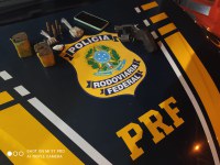 Motociclista foge de fiscalização, mas é preso pela PRF em Palmeira dos Índios/AL com arma e drogas