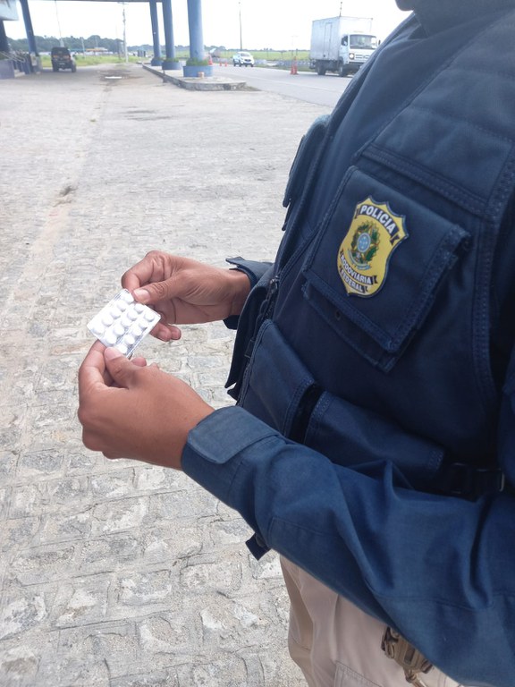 PRF detém dois homens por porte de droga para consumo na região metropolitana de Alagoas.jpg