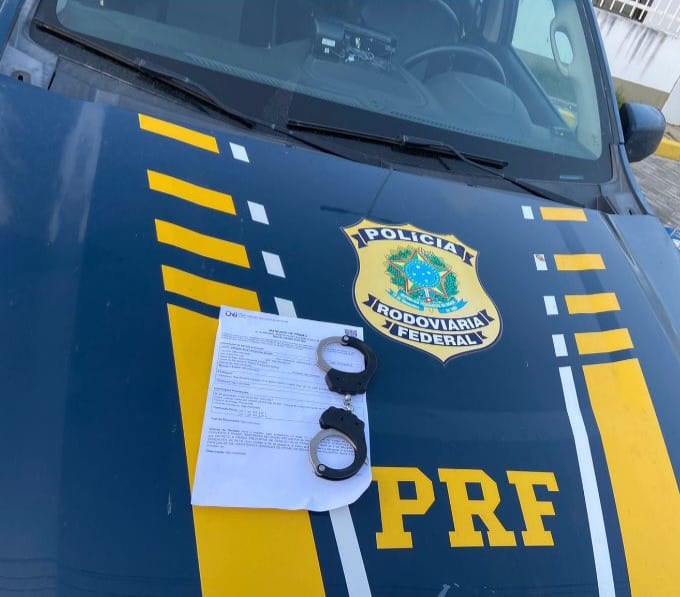 Foragido da Justiça por roubo é preso pela Polícia Rodoviária Federal em São Sebastião.jpg