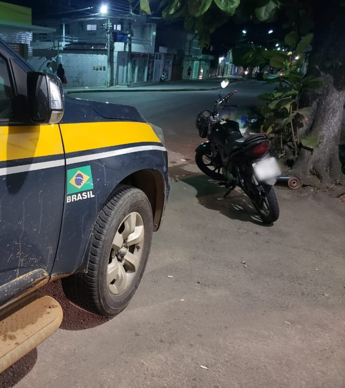 Polícia Rodoviária Federal prende homem por receptação em Atalaia.jpg