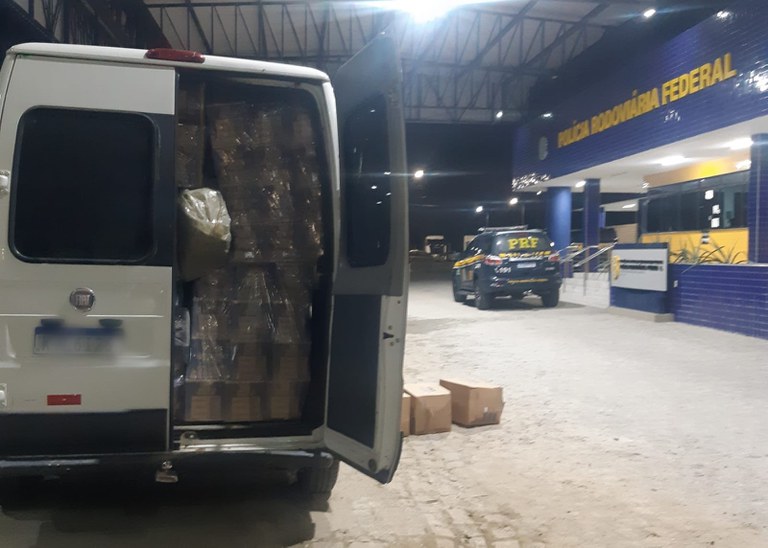 PRF apreende mais de mil unidades de panelas sem Nota Fiscal em Rio Largo.jpg