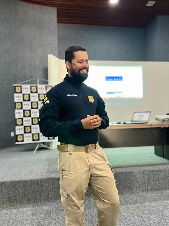 PRF promove palestra de enfrentamento aos crimes de fraudes veiculares (EFV) para policiais da instituição (3).jpg