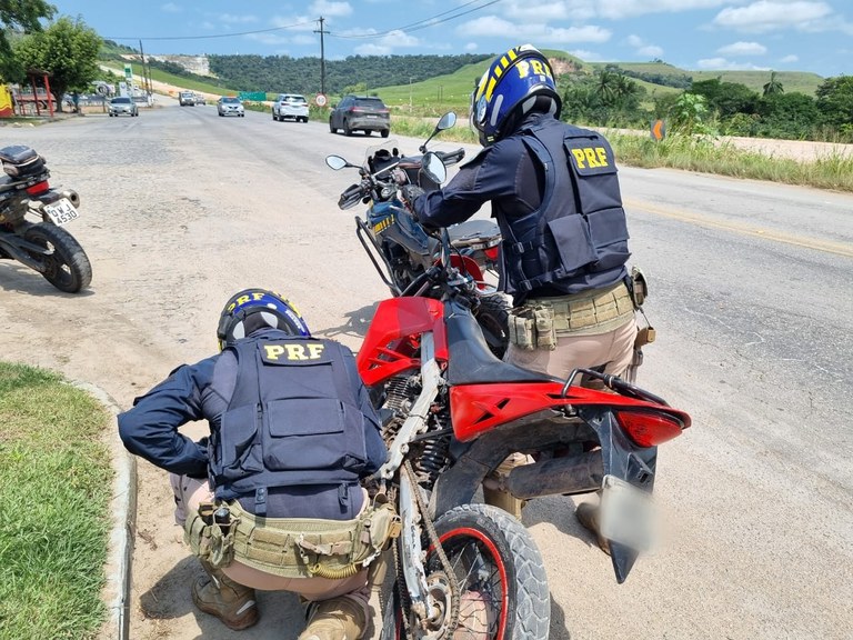 Homem é preso pela PRF por receptação de veículo na BR-101.jfif