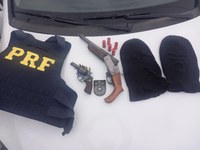 PRF e PM prendem pai e filho por porte ilegal de arma em Palmeira dos Índios/AL