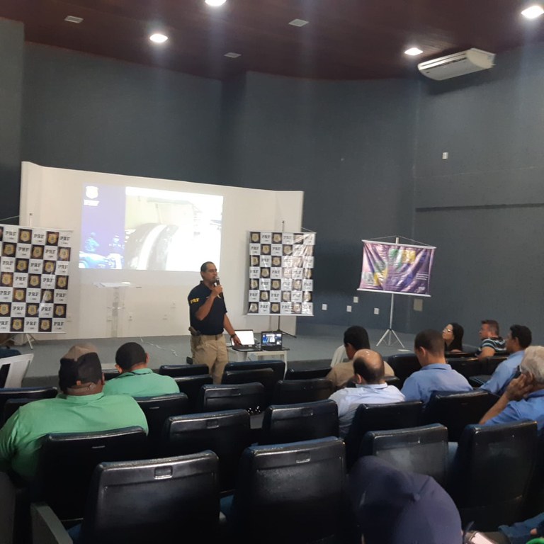 PRF e DNIT se reúnem com Sindaçúcar para discutir cuidados no transporte da cana-de-açúcar 2.jfif