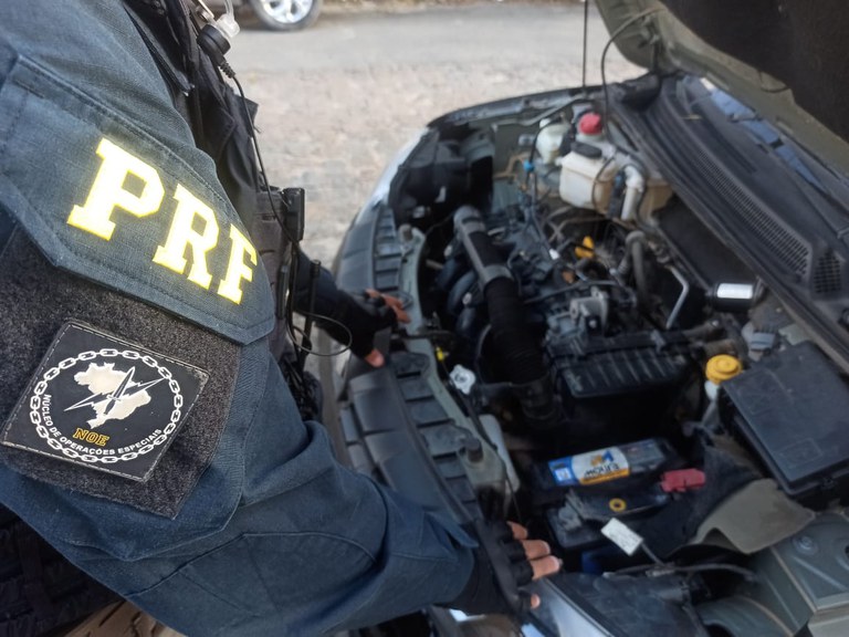 PRF recupera em Satuba carro roubado em Recife no ano passado 2.jfif