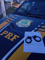 PRF em operação conjunta com o Canil do 3º BPM, prende homem com mandado de prisão em aberto por estupro de vulnerável, em São Sebastião/AL