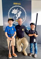 PRF/AL recebe visita de duas crianças admiradoras da instituição, em Maceió/AL