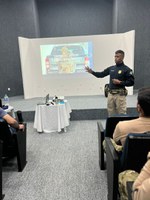 PRF realiza palestra sobre entradas táticas para grupos especializados da instituição (GPT) e para policiais civis de Alagoas