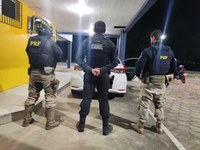 PRF em operação conjunta com o Canil do 3° Batalhão da Polícia Militar, prende mulher por receptação, em São Sebastião/AL