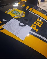 PRF prende homem com mandado de prisão em aberto por falta de pagamento de pensão alimentícia, em Rio Largo/ AL