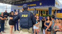 PRF com apoio da ARSAL realiza ação educativa em referência ao Dia Nacional de Luta Contra a Violência à Mulher, em Rio Largo/AL
