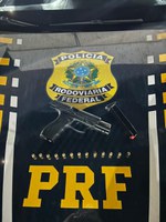 PRF prende homem por porte ilegal de arma de fogo e lavagem de dinheiro, em Maceió/AL