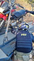 PRF apreende menor de idade que transitava com motocicleta com identificação veicular adulterada, em Poço das Trincheiras/AL