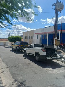 PRF retira de circulação 420 kg de queijo transportado de forma irregular e sem comprovação fiscal, em Santana do Ipanema/AL